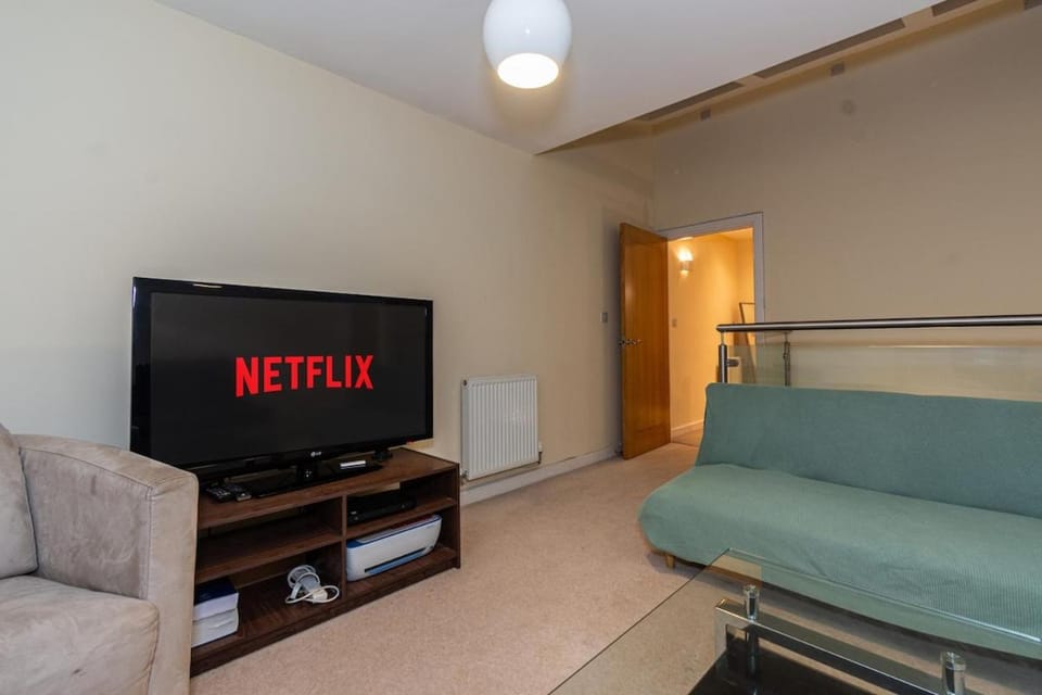 Communal lounge/ TV room, Living room, Photo of the whole room, Evening entertainment