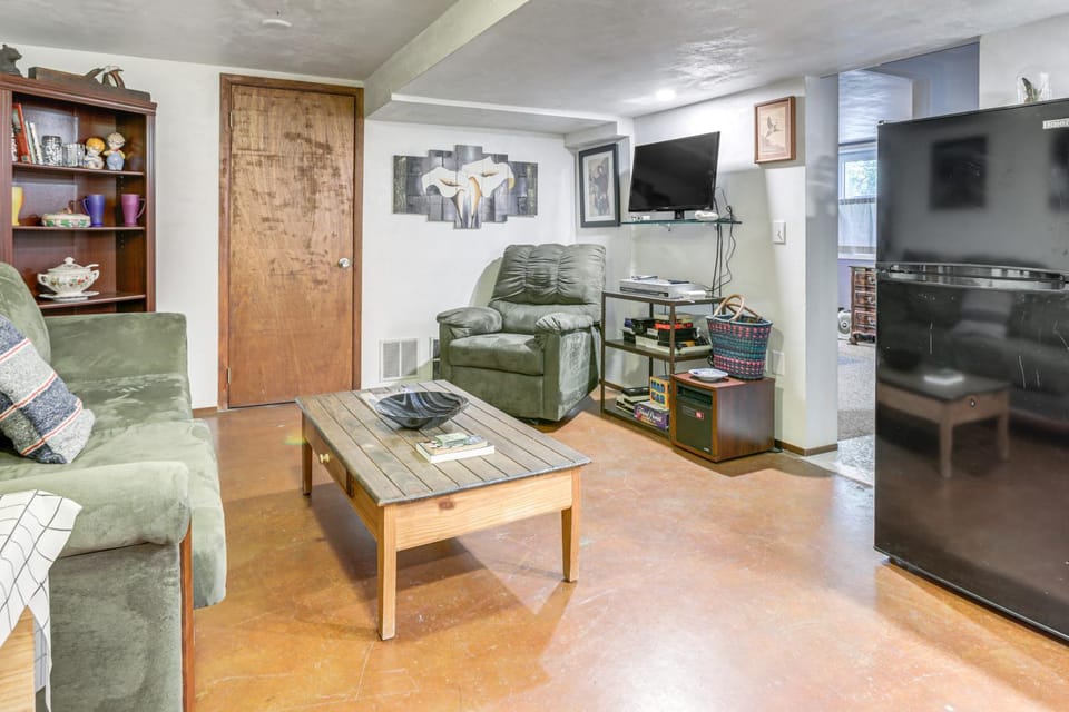 Walk to Main St: Carbondale Apt w/ Shared Patio House in Carbondale