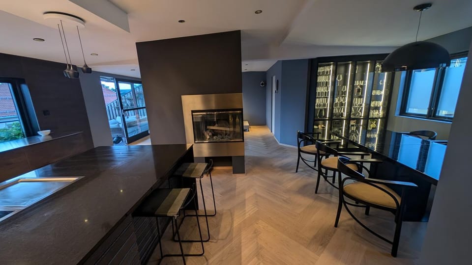 Seating area, Dining area