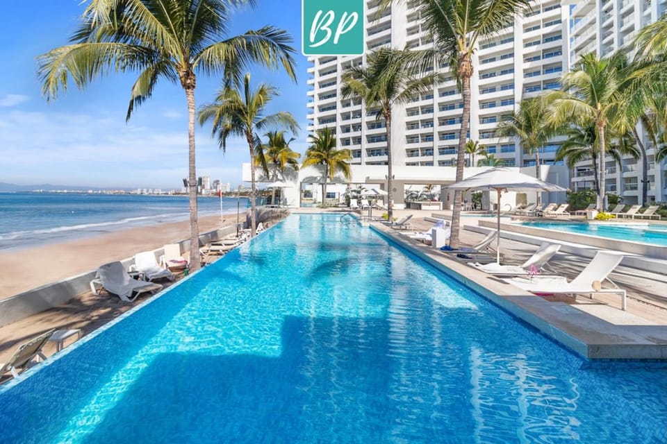 Harbor 171 - Beachfront Suites with Pools Gym & Rooftop Apartment in Puerto Vallarta