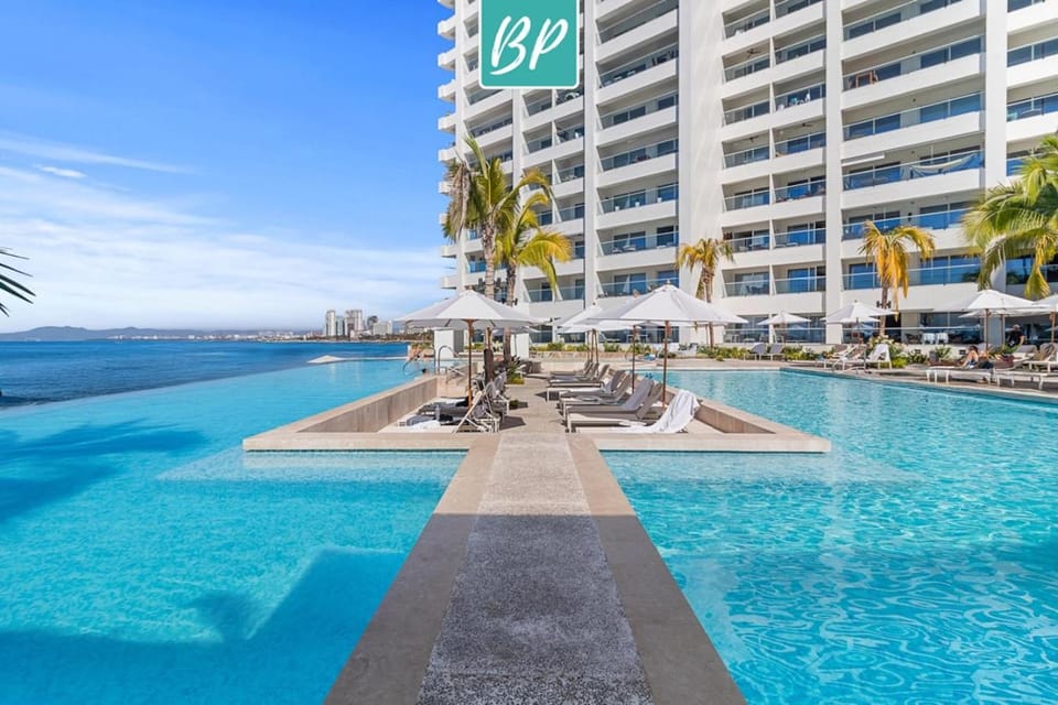 Harbor 171 - Beachfront Suites with Pools Gym & Rooftop Apartment in Puerto Vallarta