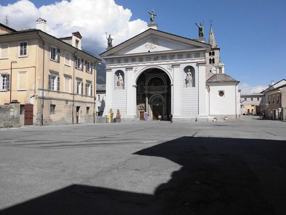 Aosta Center large Apartment with large shower Apartment in Aosta