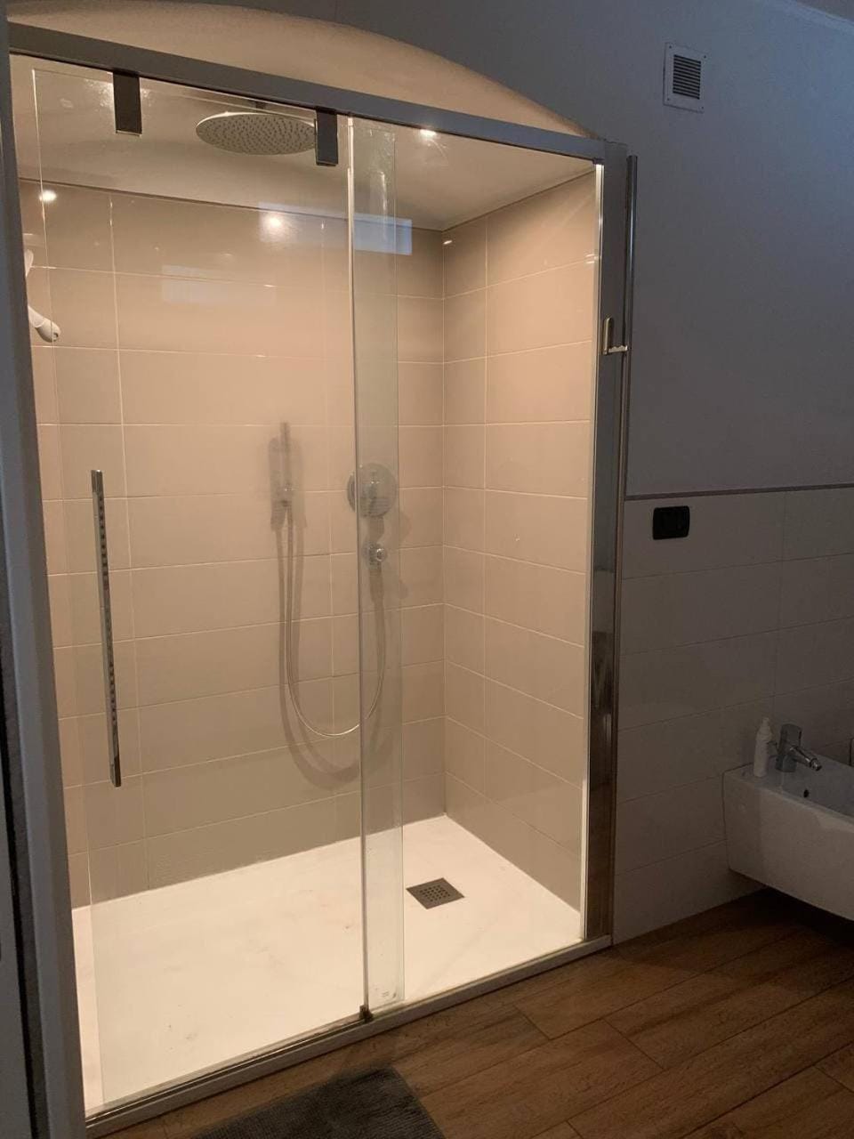 Aosta Center large Apartment with large shower Apartment in Aosta