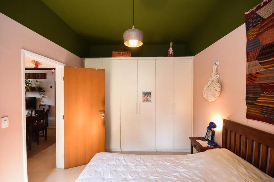 Apt 2 bedrooms, garden & art Apartment in Sao Paulo City