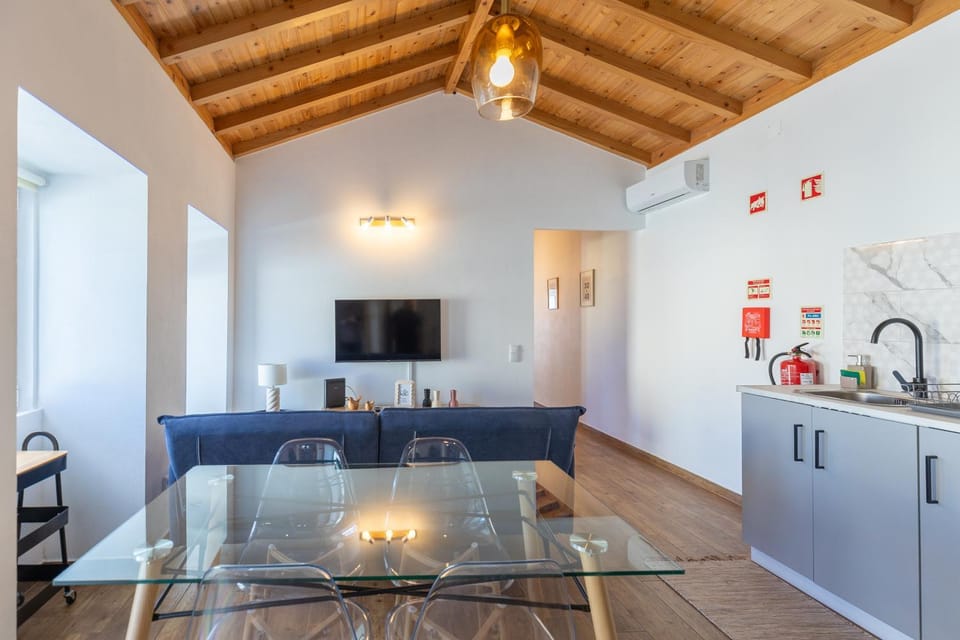 TV and multimedia, Kitchen or kitchenette, Dining area