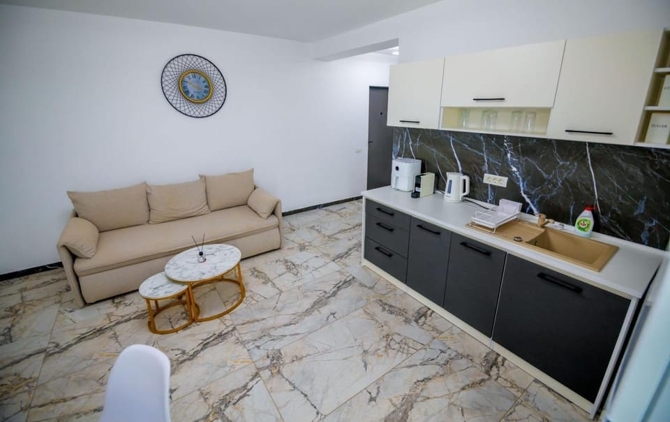 Kitchen or kitchenette, Seating area