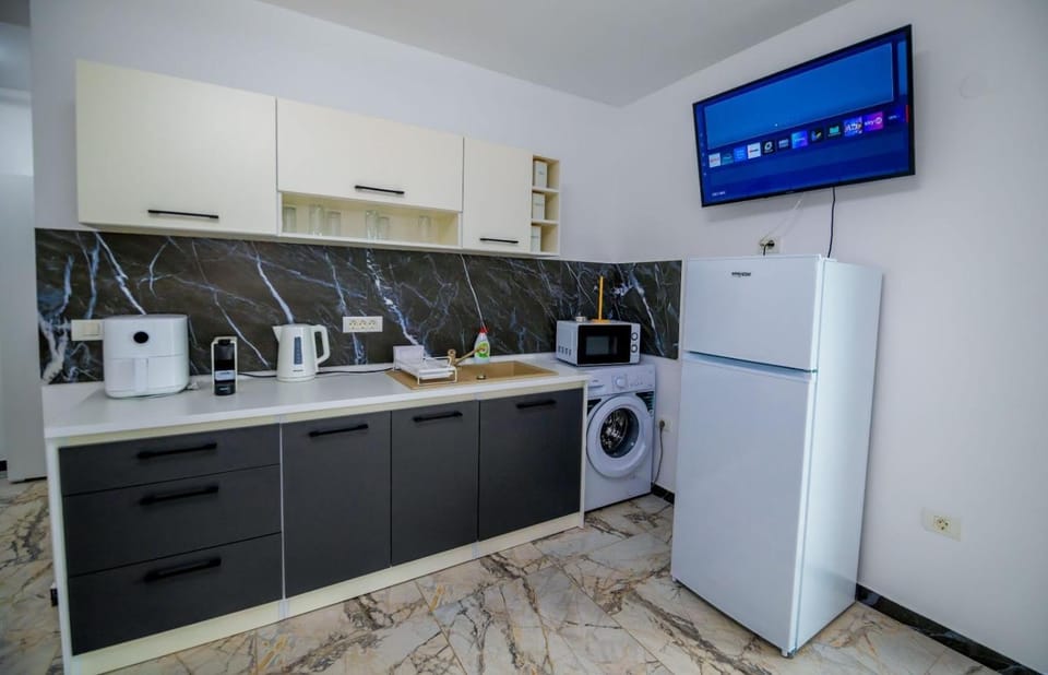 Kitchen or kitchenette, washing machine