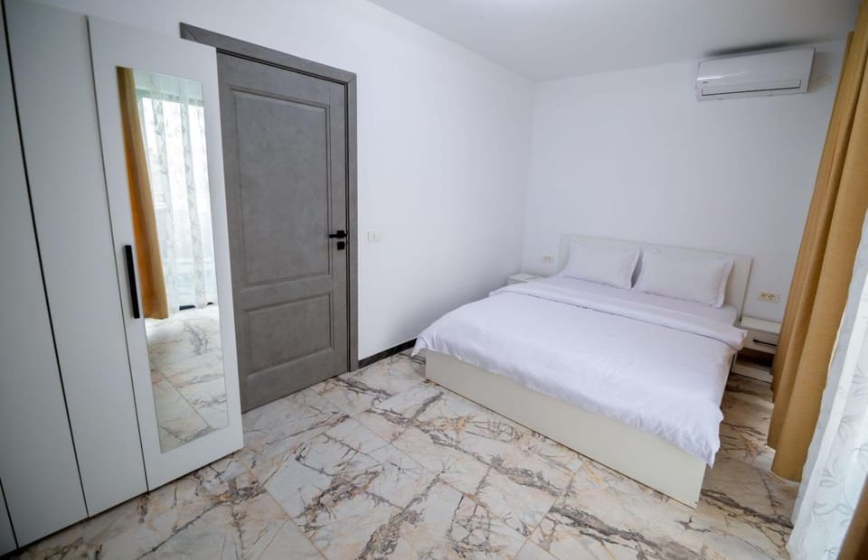 Bedroom, air conditioner