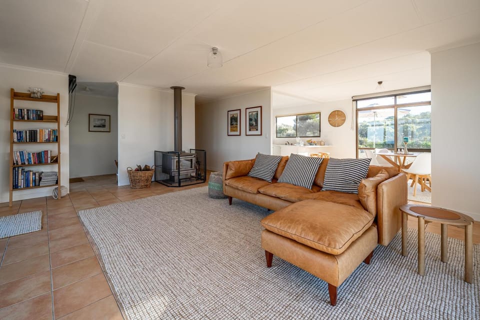 Library, Living room, Seating area