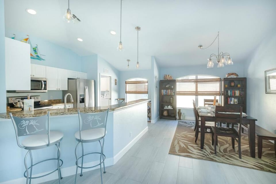 Luxury 3 Bed 2 Bath Home with Pool and Spa House in Collier County