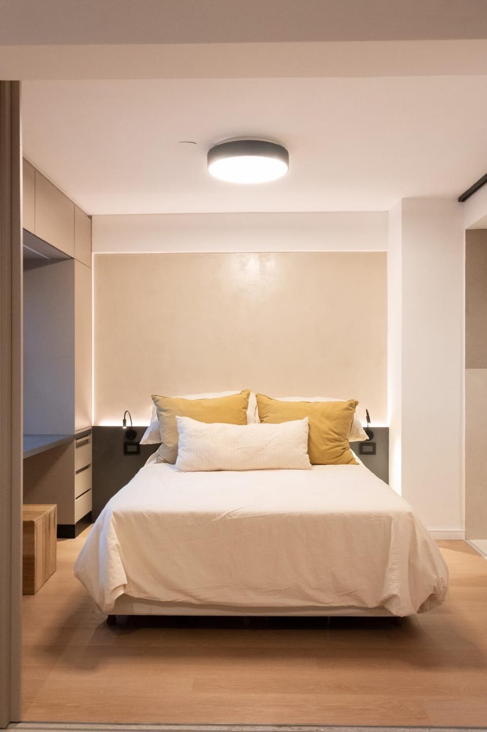 Bed, Photo of the whole room, Bedroom