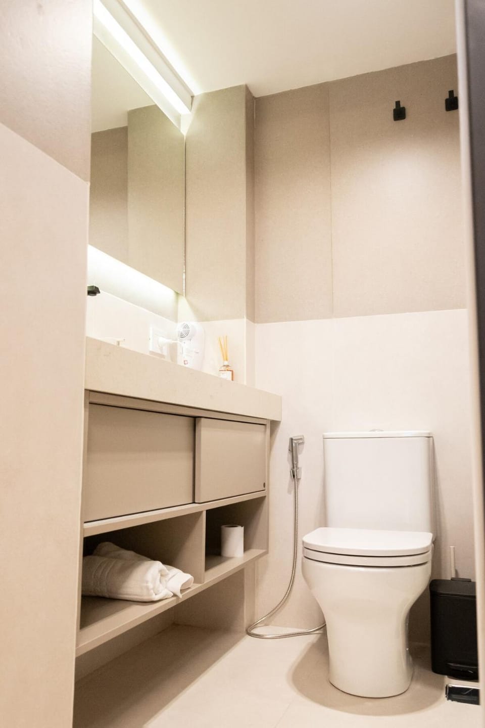 Toilet, Bathroom, towels