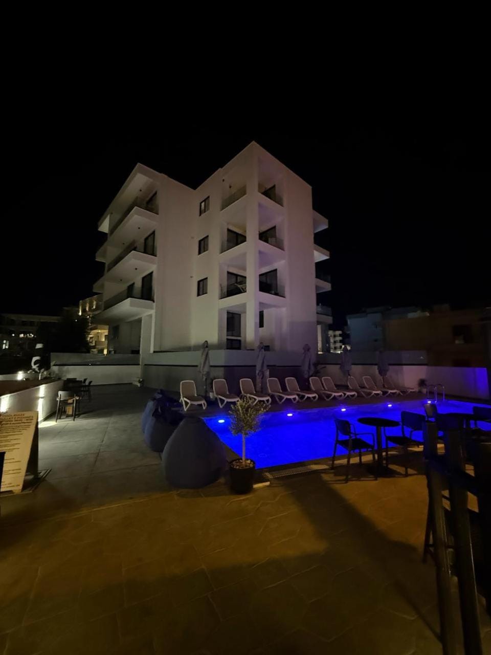 Property building, Swimming pool, Breakfast