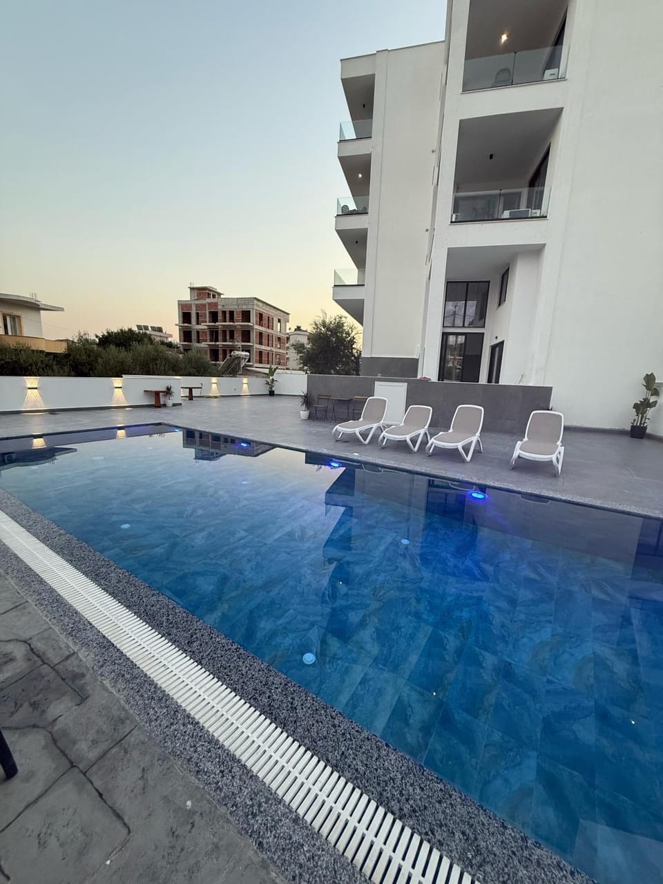 Property building, Day, Pool view, Swimming pool, sunbed