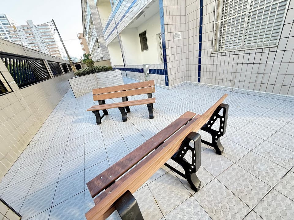 Seating area, Area and facilities