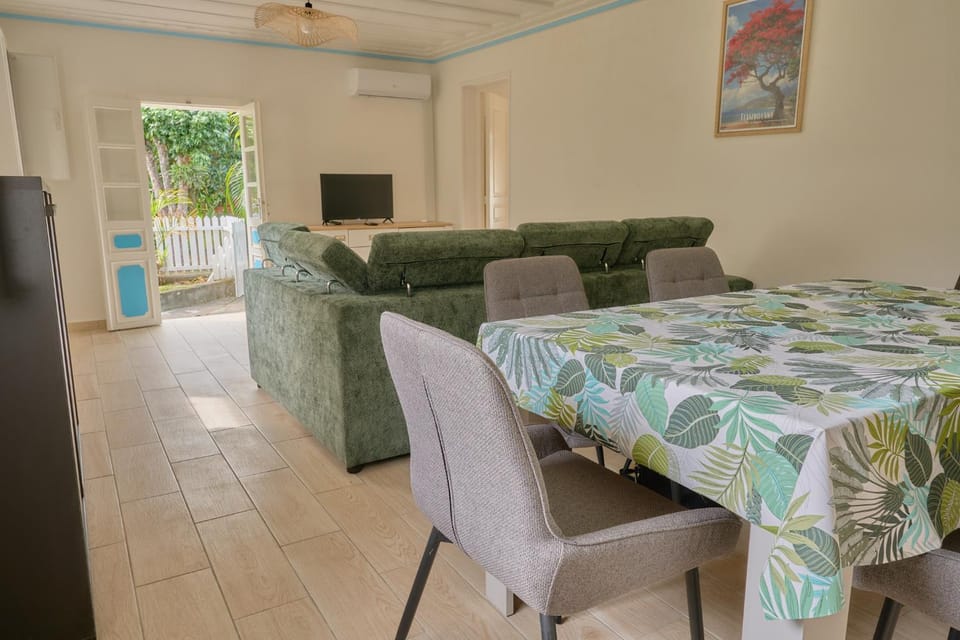 TV and multimedia, Living room, Dining area