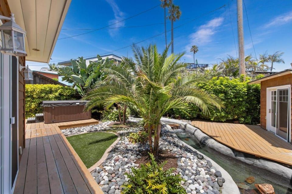 Pacific Beach Oceanfront Compound with Casita House in Pacific Beach