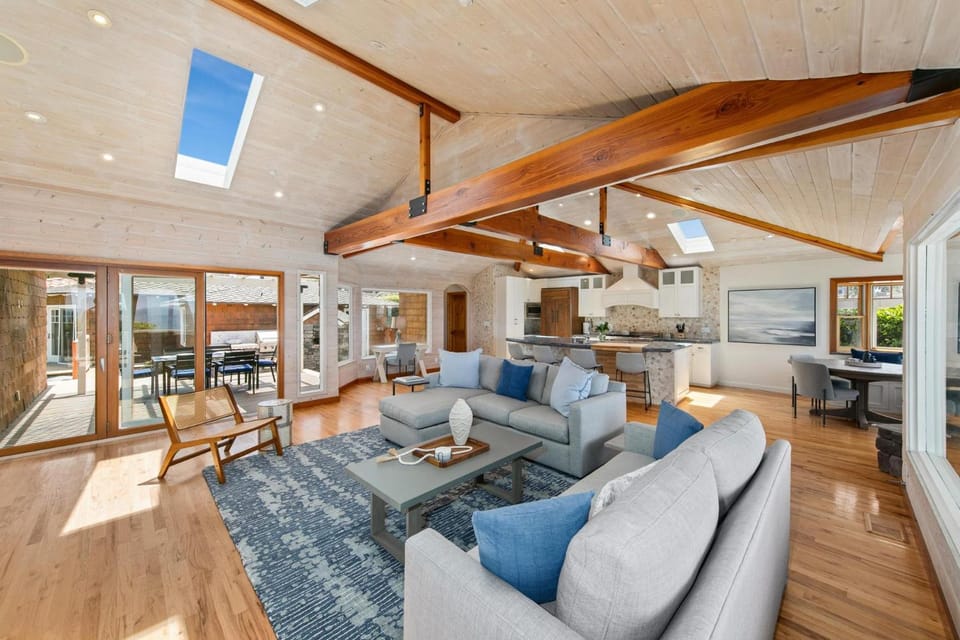 Pacific Beach Oceanfront Compound with Casita House in Pacific Beach