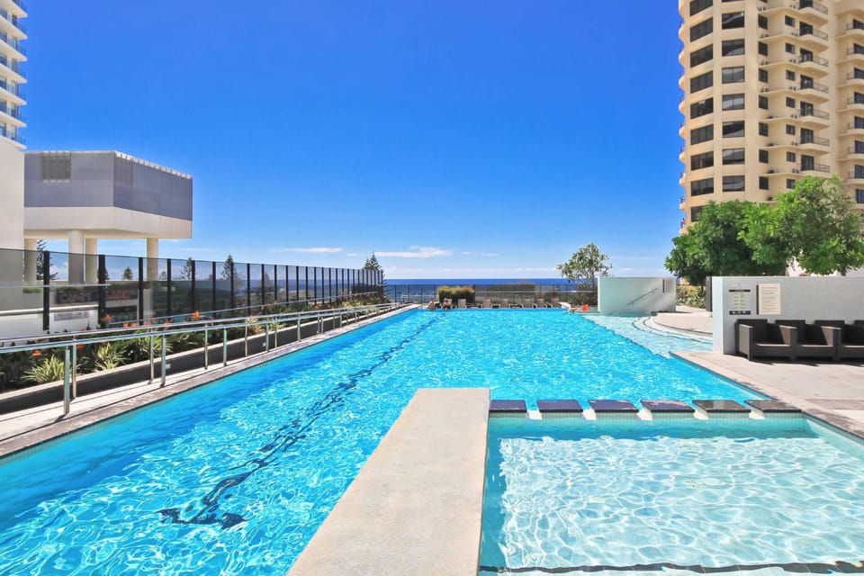 Property building, Day, Swimming pool, sunbed