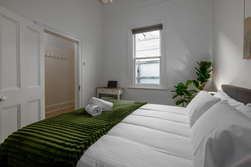 Bed, Photo of the whole room, Bedroom, towels