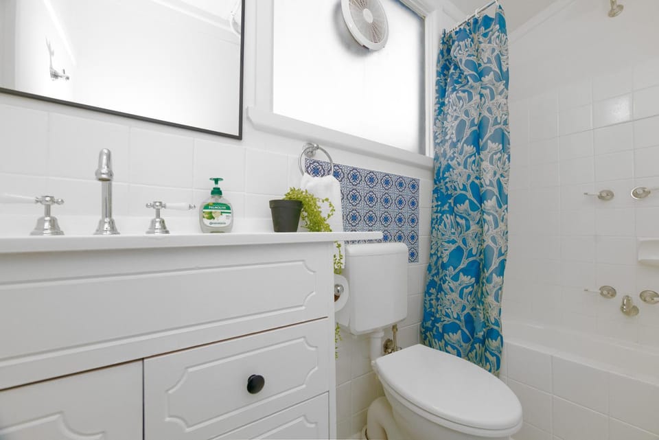 Shower, Toilet, Bathroom, Bath