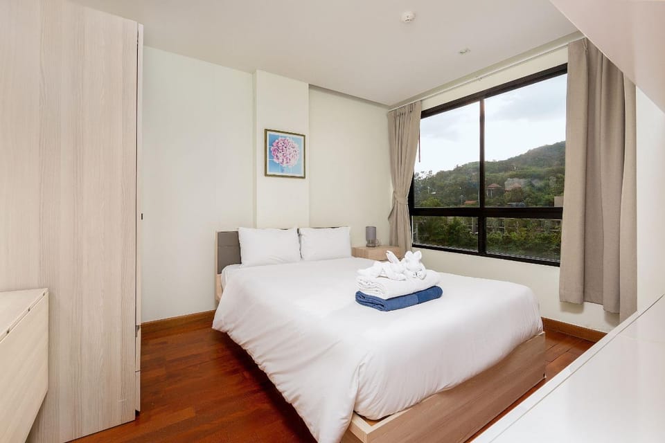 Bed, Bedroom, Mountain view