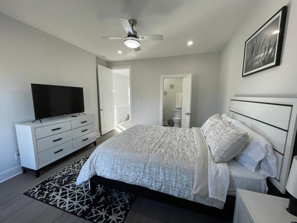 Luxury 4 Bedroom 5 Bath Home in Downtown Indpls House in Indianapolis