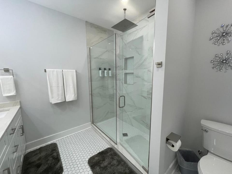 Luxury 4 Bedroom 5 Bath Home in Downtown Indpls House in Indianapolis