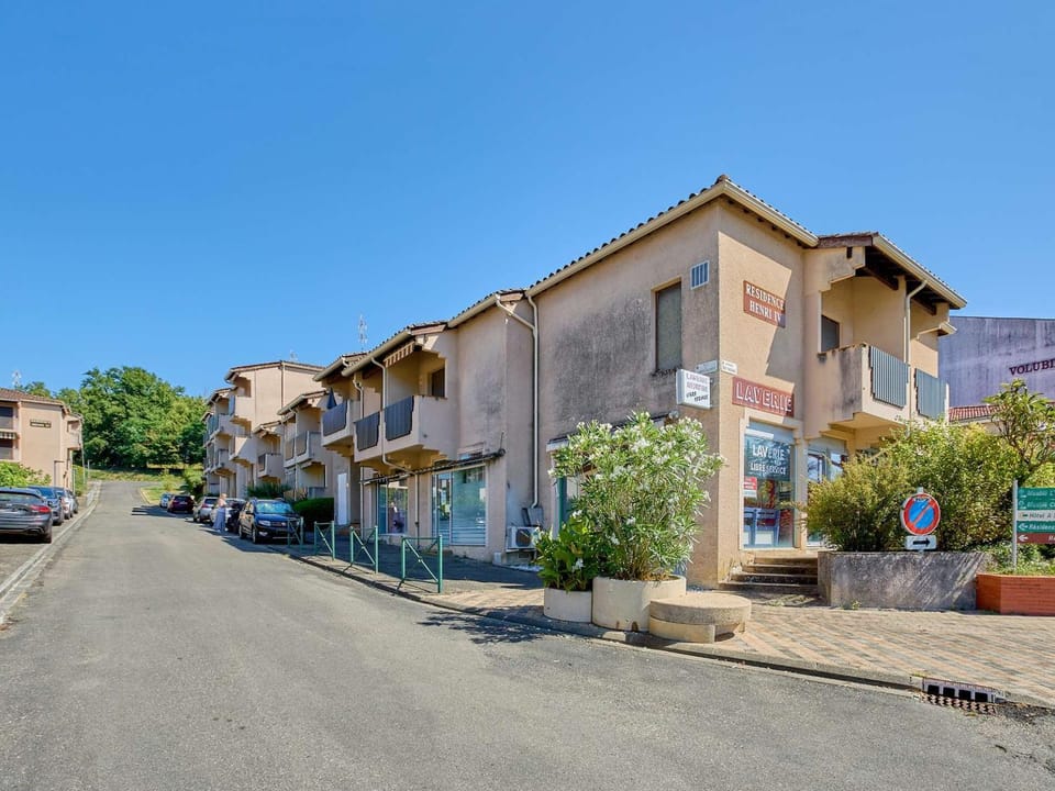 Studio lumineux pour 2 personnes avec balcon, parking et animaux admis - FR-1-841-3 Apartment in Occitanie