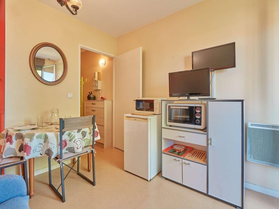 T1 bis avec balcon, animaux admis, parking et wifi gratuits - FR-1-841-7 Apartment in Occitanie