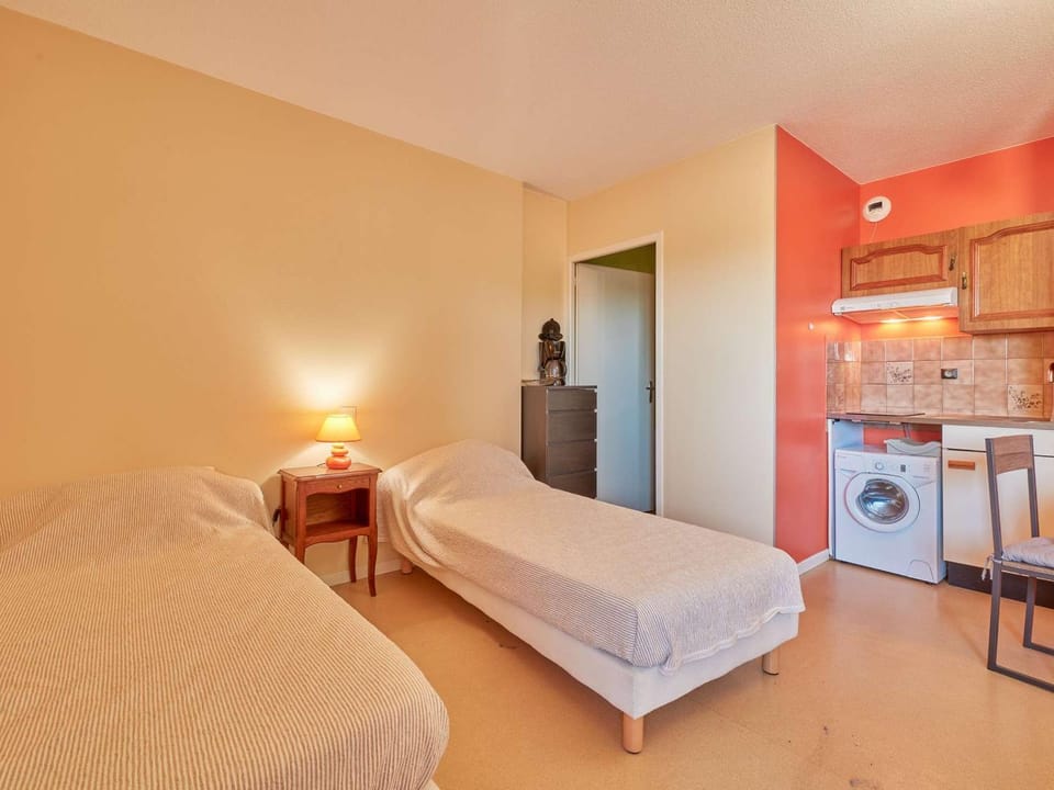T1 bis avec balcon, animaux admis, parking et wifi gratuits - FR-1-841-7 Apartment in Occitanie