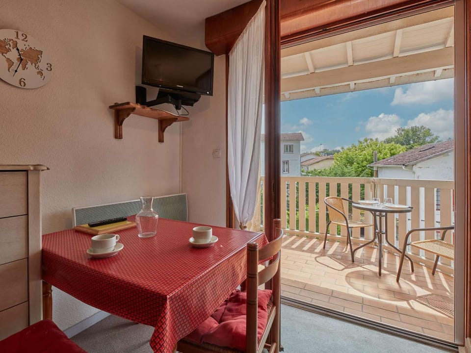 Studio lumineux pour 2, proche thermes, wifi et animaux admis - FR-1-841-38 Apartment in Occitanie