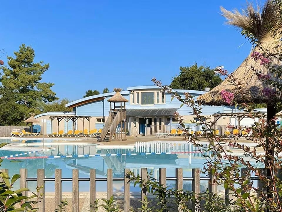 Charmant appartement lumineux, terrasse, parking gratuit, animaux admis - FR-1-841-36 Apartment in Occitanie
