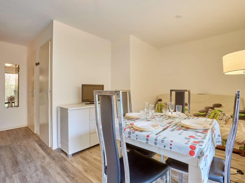 T2 cosy, jardinet, animaux admis, parking et WiFi - FR-1-841-35 Apartment in Occitanie