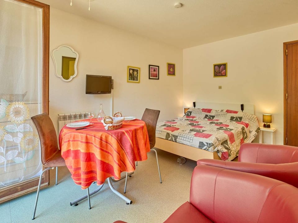 Studio moderne avec balcon et animaux admis - FR-1-841-50 Apartment in Occitanie