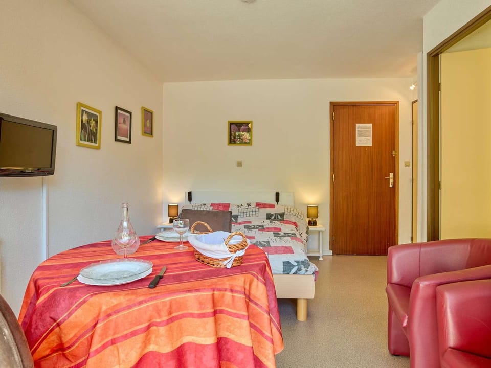Studio moderne avec balcon et animaux admis - FR-1-841-50 Apartment in Occitanie