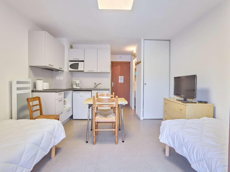 Studio calme avec Wifi et parking à Barbotan-les-Thermes - FR-1-841-37 Apartment in Occitanie