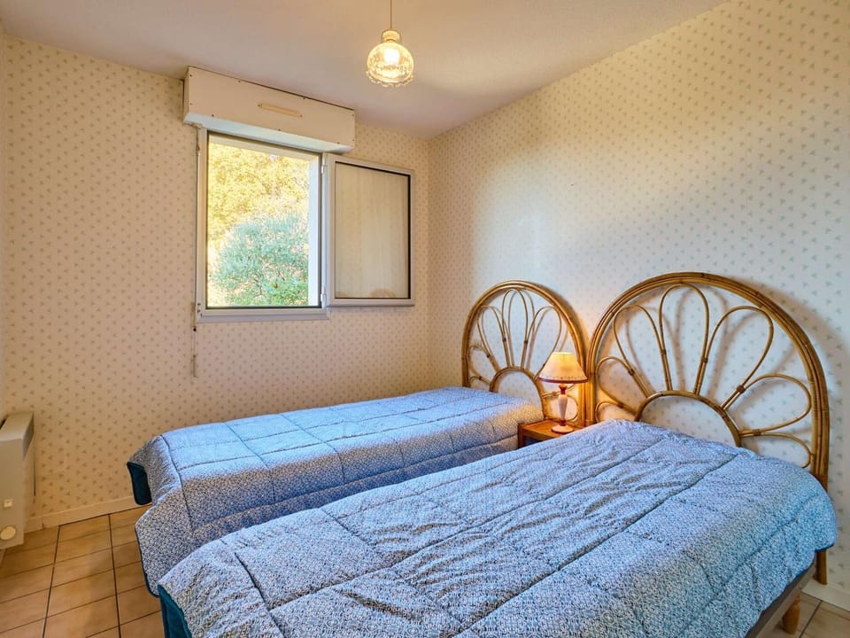 Appartement T2 lumineux avec balcon, animaux admis, parking, Wi-Fi inclus - FR-1-841-47 Apartment in Occitanie