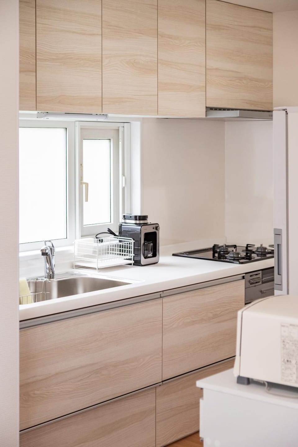 Coffee/tea facilities, Kitchen or kitchenette, stove
