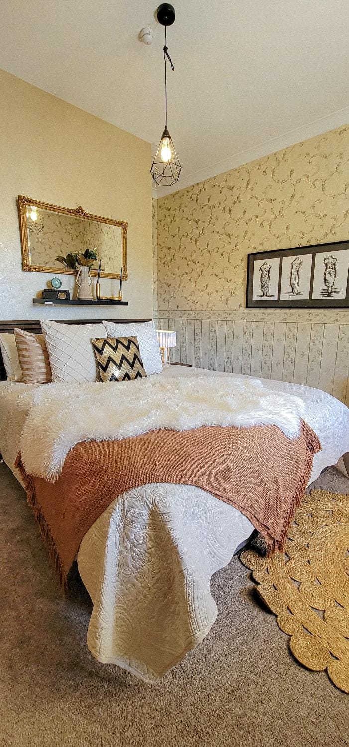 Bed, Bedroom