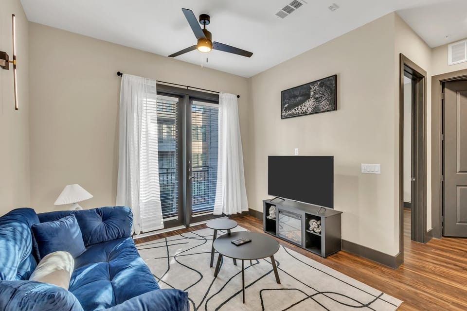 1BR Alongside Q2 and Domain With Pool, Gym and Free Parking Apartment in Austin