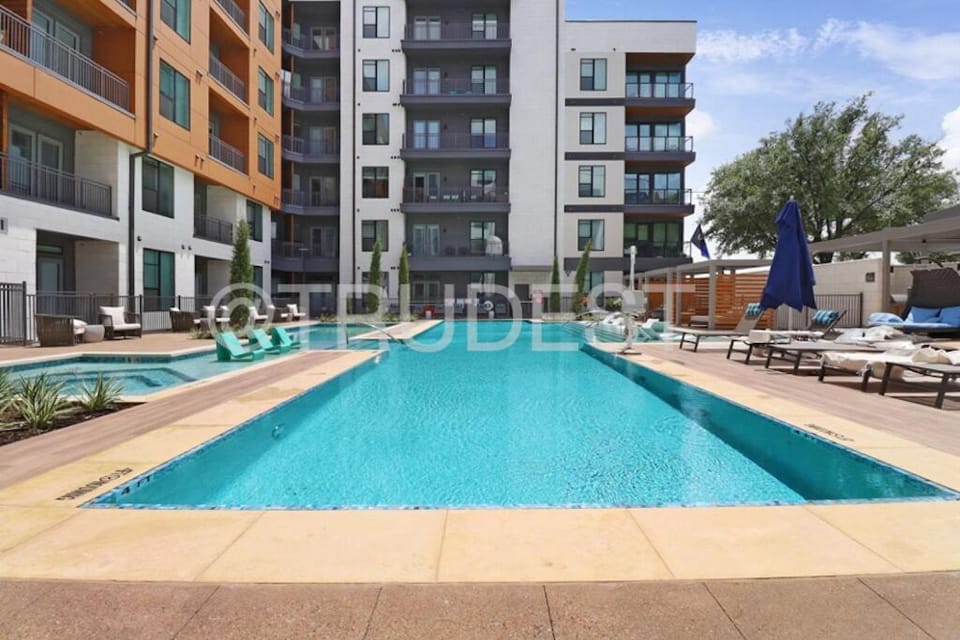1BR Alongside Q2 and Domain With Pool, Gym and Free Parking Apartment in Austin