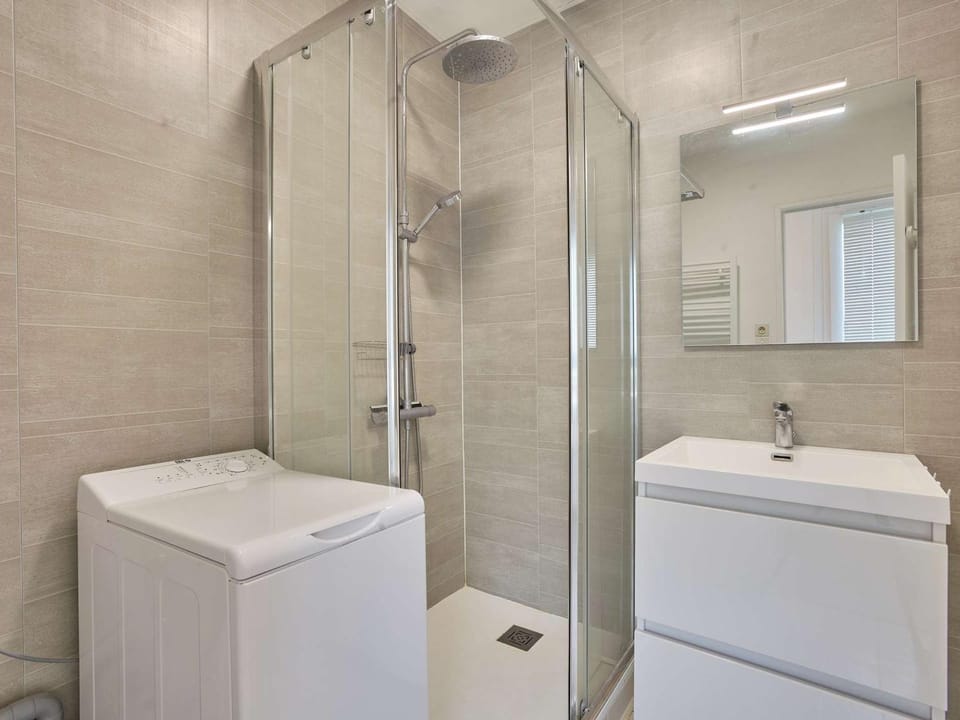 Spacieux T2 rénové avec balcon, wifi et animaux admis à Barbotan-les-Thermes - FR-1-841-54 Apartment in Occitanie