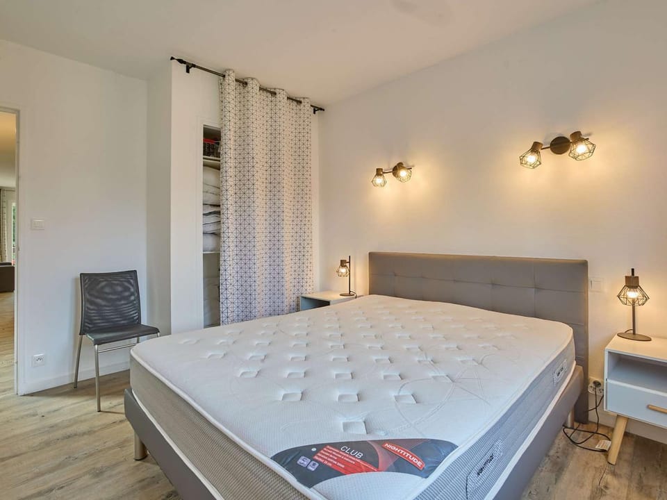 Spacieux T2 rénové avec balcon, wifi et animaux admis à Barbotan-les-Thermes - FR-1-841-54 Apartment in Occitanie