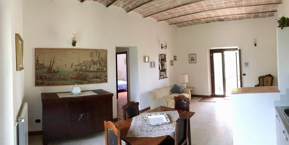 Day, Dining area
