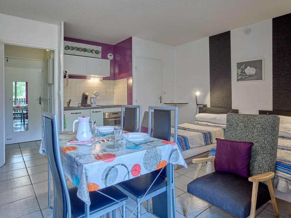 Studio lumineux 23 m², 2 personnes, animaux admis, parking - FR-1-841-75 Apartment in Occitanie