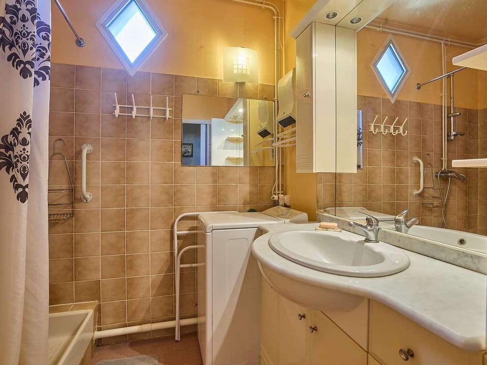 Charmant T1 bis avec balcons et animaux admis - FR-1-841-67 Apartment in Occitanie