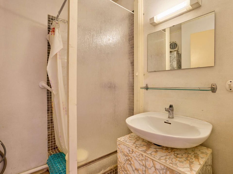 Studio lumineux proche thermes avec WIFI et animaux admis - FR-1-841-77 Apartment in Occitanie