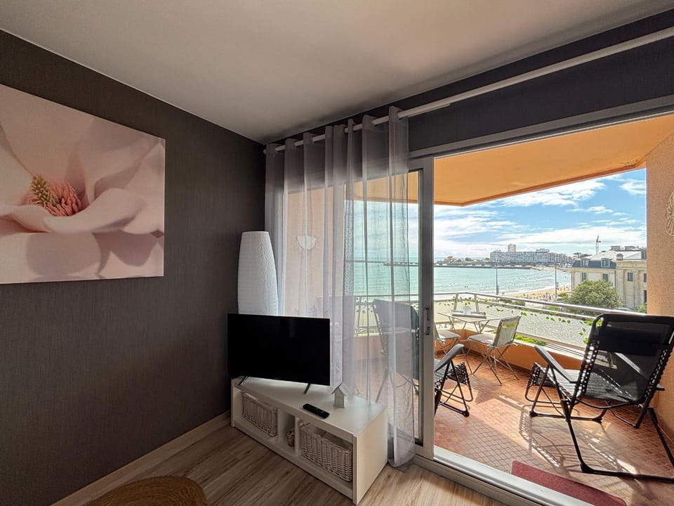 Studio balcon face mer Les Sables-d'Olonne - FR-1-197-631 Apartment in Les Sables-d'Olonne
