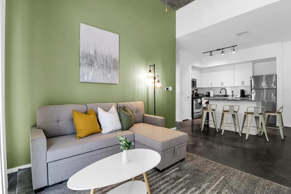 Centric 2BR In HEART of DTPHX Free Parking & Pool Apartment in Phoenix
